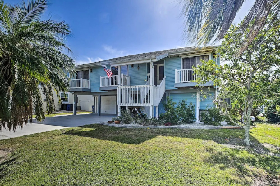 Private Pool & Deck: Canalfront St James City Home