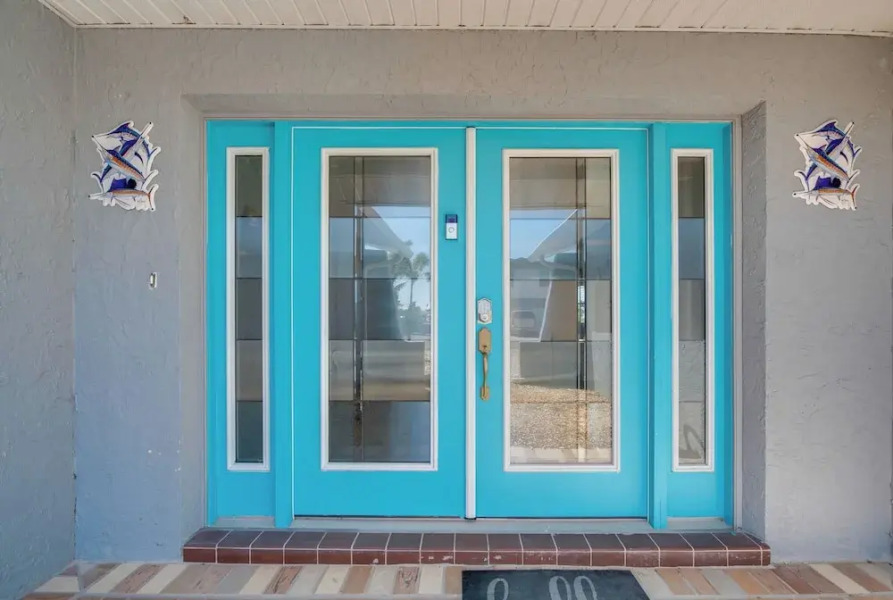 Canal & Gulf Views: Spacious Hudson Home