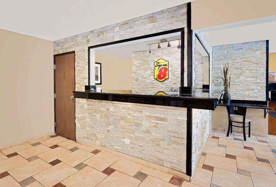 Super 8 by Wyndham Decorah
