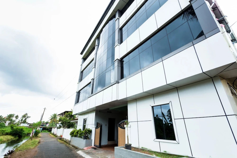 OYO 15598 Cochin Airport Hotel