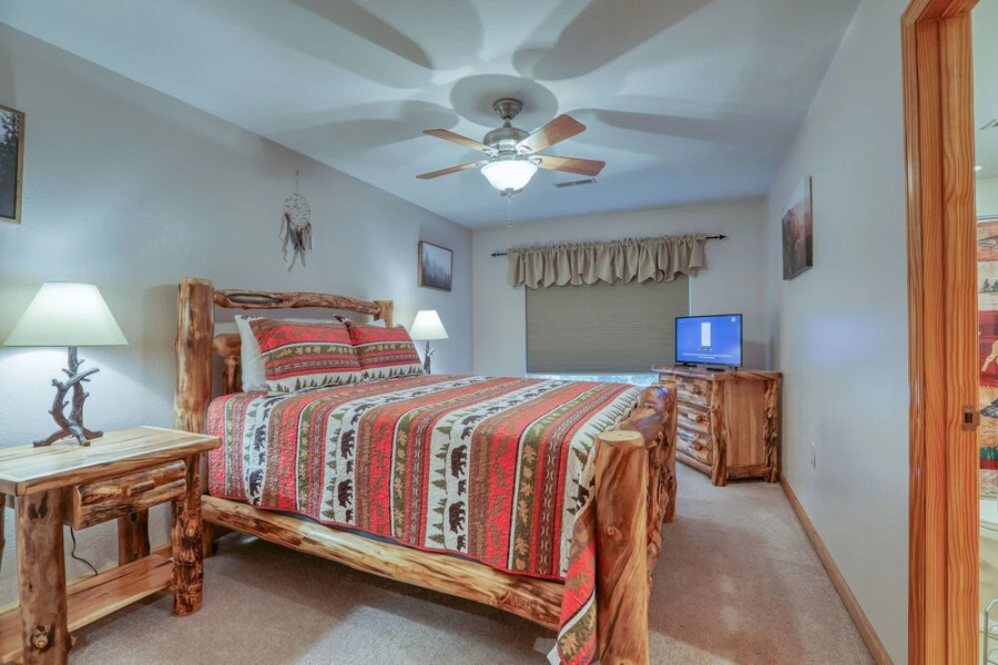 Smoky Mountain Getaway 3 Bedroom Cabin by RedAwning