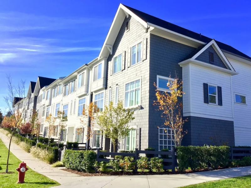 Welcome To Surrey Townhouse