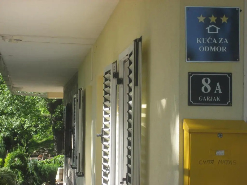 Apartments Cvitini Dvori Garjak