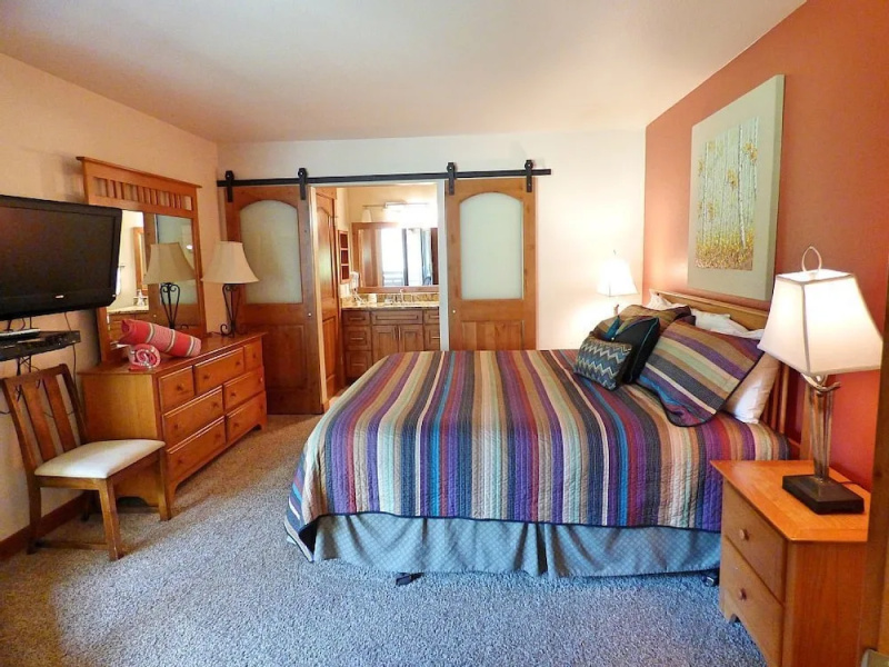 Lift Tickets Ground Floor in Mtn Village, Wifi, Fireplace, Hot Tubs