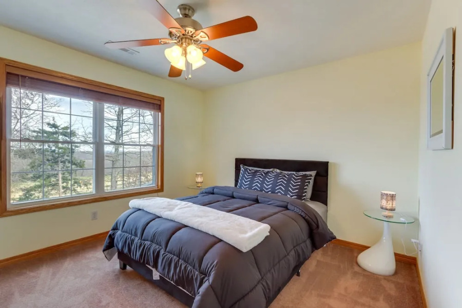 'holiday Island Fairway Estate' w/ Hot Tub