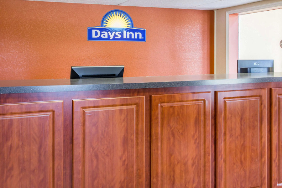 Days Inn by Wyndham Bradenton I-75
