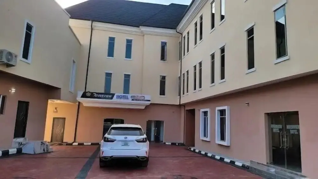 Riverview Hotel and Suites