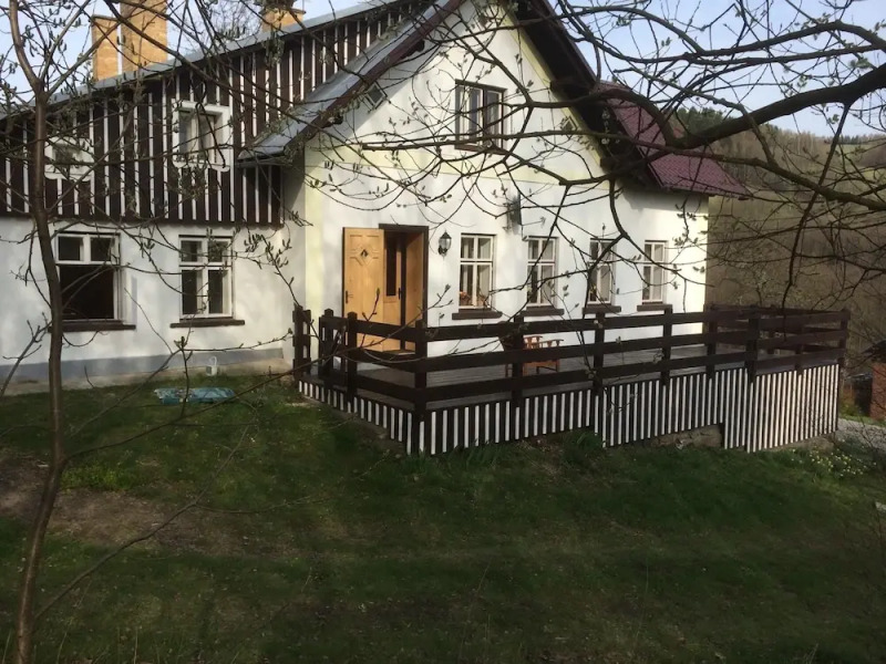 Holiday home located in a quiet, authentic mountain village with a view of the surrounding hills.