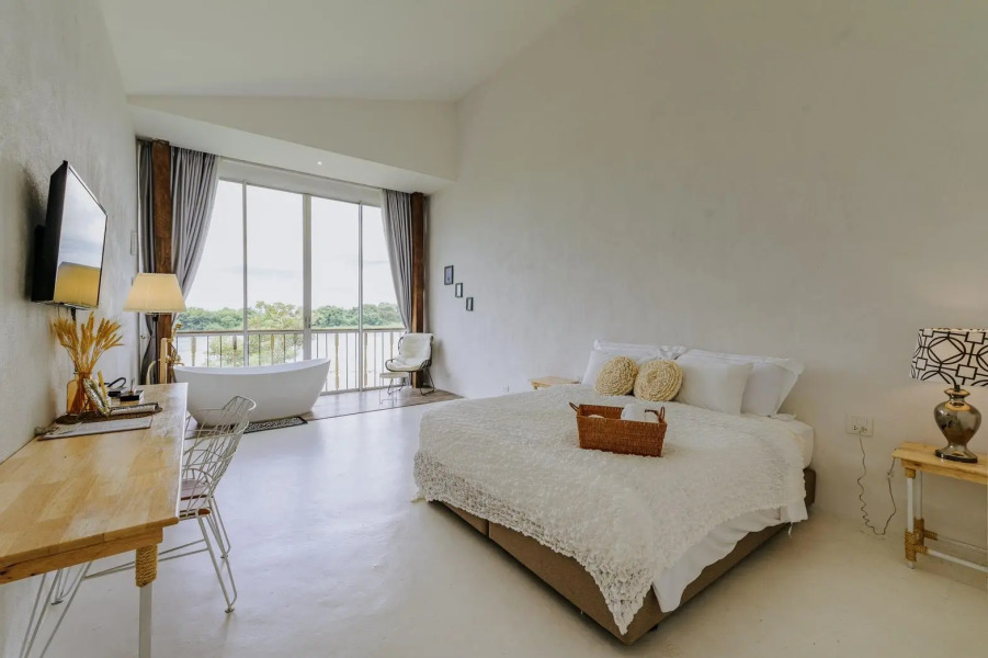 White Wall Riverfront Hotel