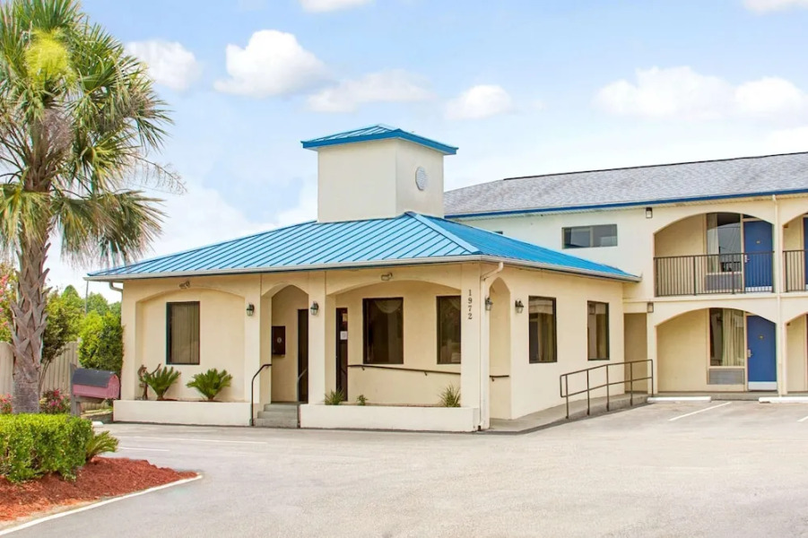 Super 8 Motel - Walterboro