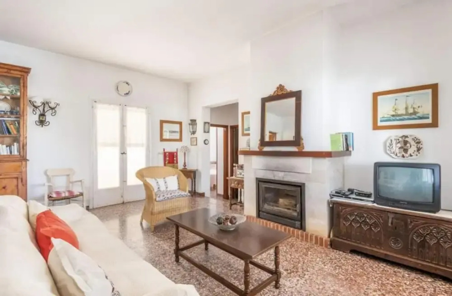 Menorca Chalet Rustic Sunny Retreat by the Sea