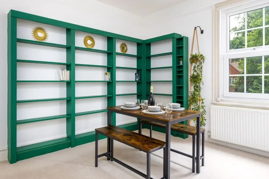 The Lincoln Book Inn