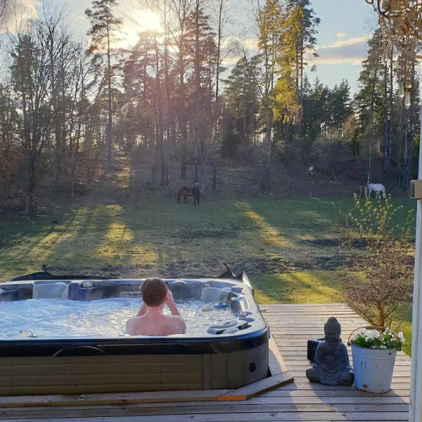 Höhällets Lantliga Rum