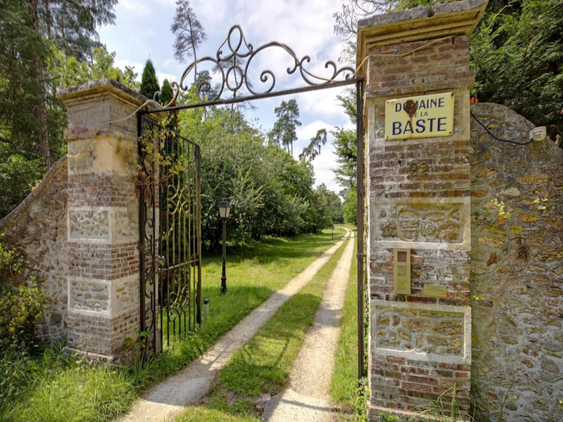 Charming Holiday Home in Raizeux Near Forest