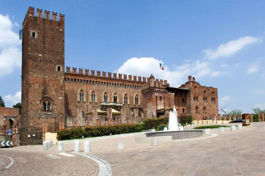 Castello Di Carimate Hotel & Spa