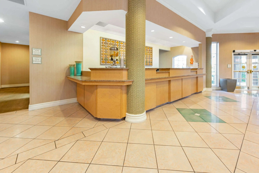 La Quinta Inn & Suites by Wyndham USF (Near Busch Gardens)
