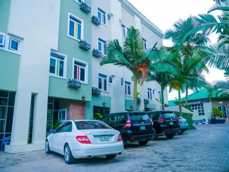 E- Exclusive Hotel