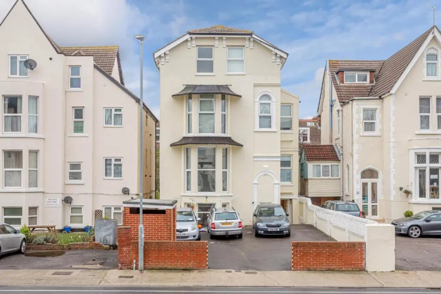 Luxury Granada Apartments - 1 & 2 bed FLATS Perfect for Contractors, Family, Students near Seafront