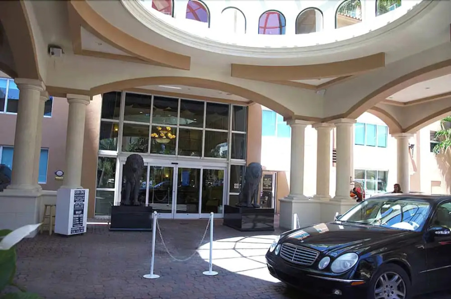 Luxury Apartments At Intracoastal