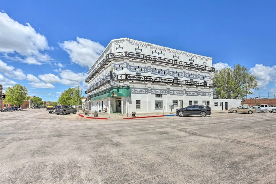 Peaceful Chadron Apartment in Historic Hotel!