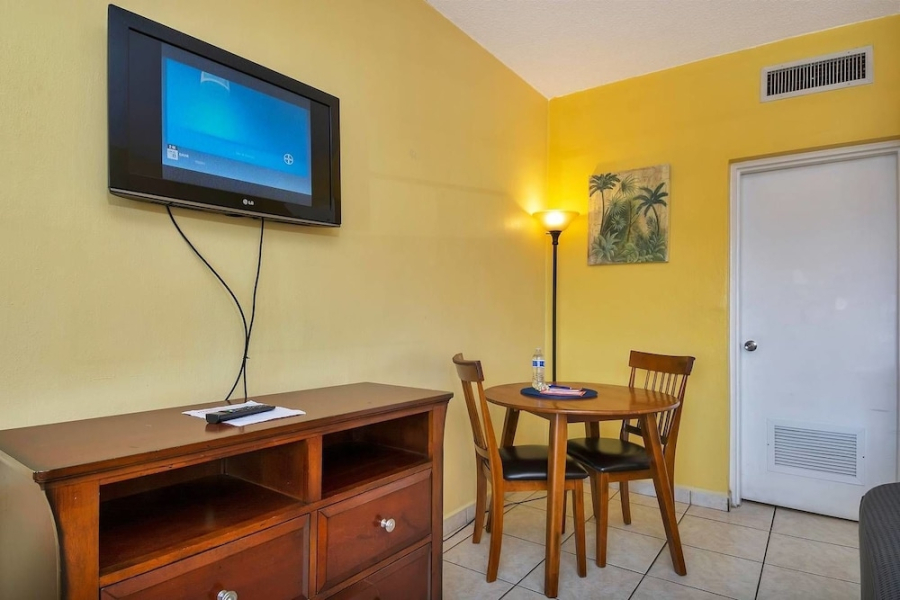 Cozy Studio Hallandale Beach, near the Ocean :)