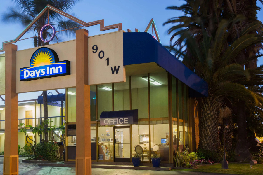 Days Inn by Wyndham Los Angeles Stadium Area/LAX