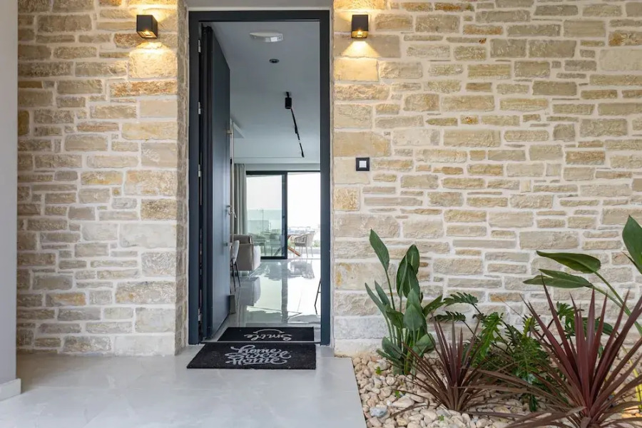 Bella Casa - Newly Built Designer Villa