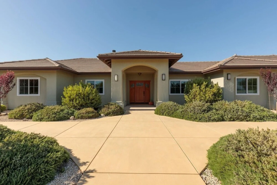 Mustang by AvantStay |  Secluded Getaway w/ Vineyard Views & Pool