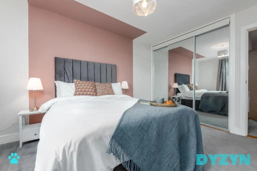 The Suite Life - DYZYN Living - Pet Friendly - Gym, Pool & Parking - B2B Stays