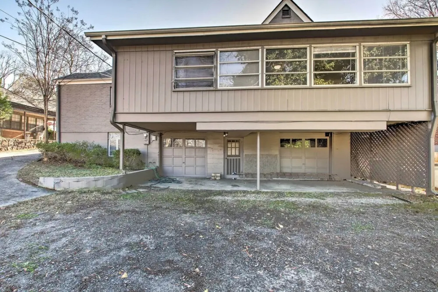 Hot Springs Home: Walk to Oaklawn!