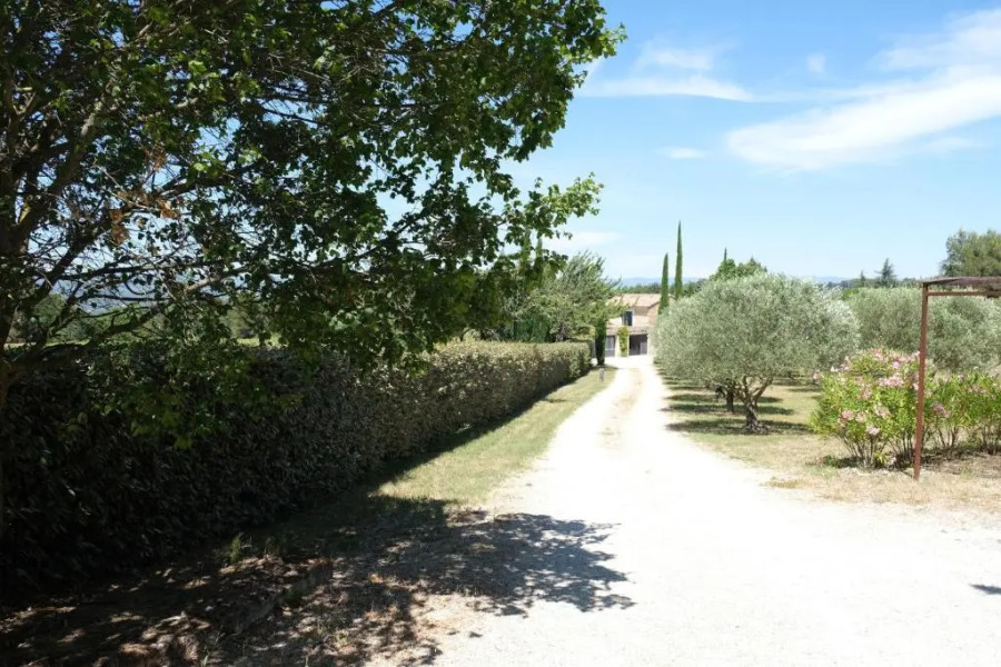 Charming vacation rental with a swimming pool in the heart of Luberon Natural Park,13 people LS2-306 ANDOURETO
