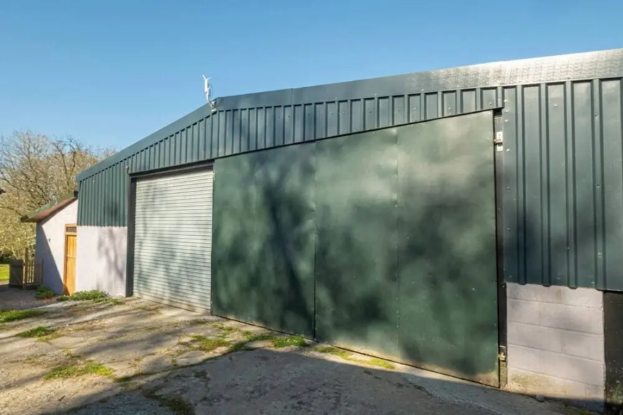 American Luxury Caravan - Secure Parking Llandeilo