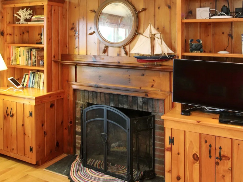 Tranquil 4br On Bourneâ€™s Pond 4 Bedroom Home