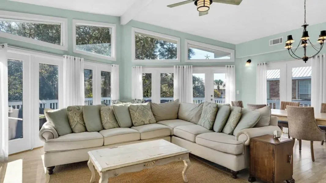 Your Ideal Beach Getaway With Private Pool, Game Room and Close to Beach!