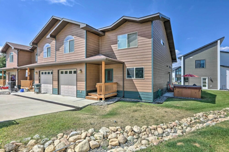 Near Skiing: Red Lodge Townhome w/ Hot Tub
