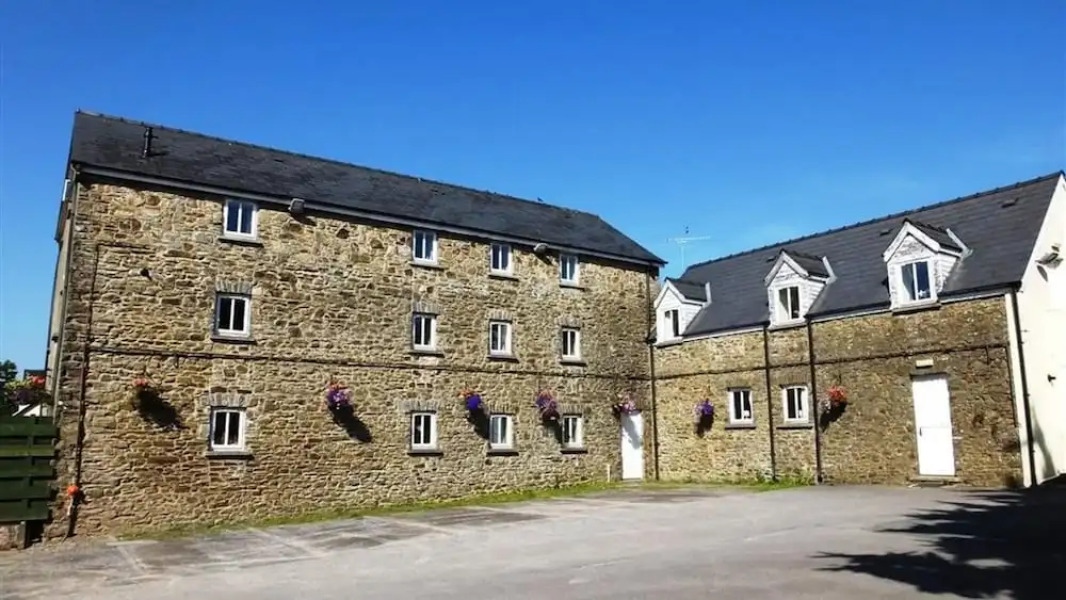 Cosheston Apartments 4