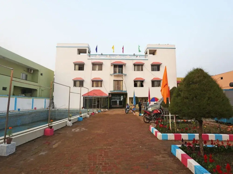 OYO 26822 Golden Sea Queen Beach Resort