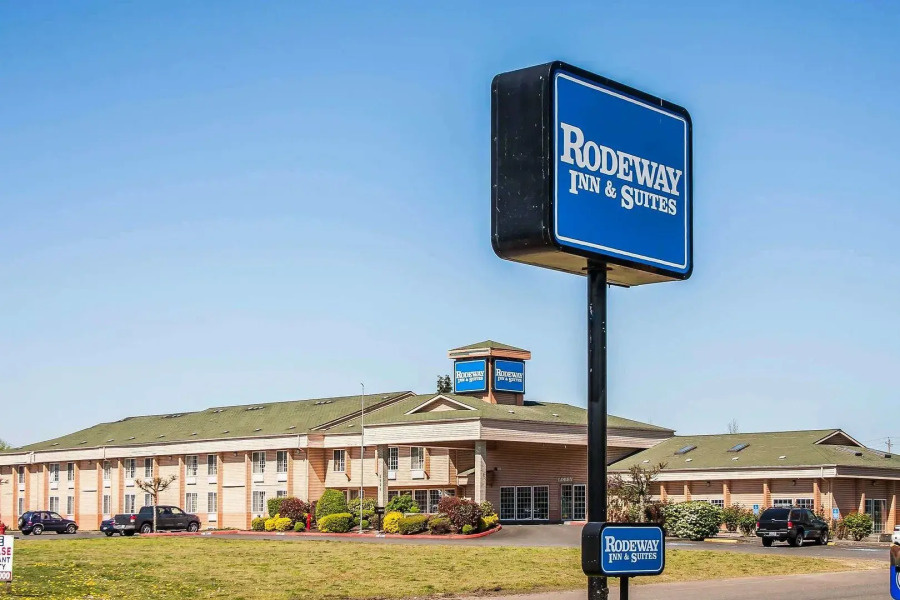 Bridgeway Inn & Suites Portland Airport