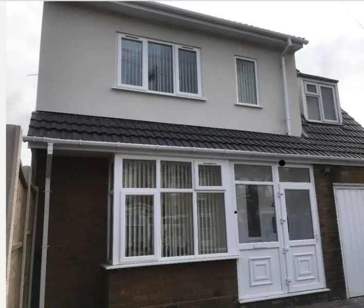 Large 5 Bed House / Wolverhampton + Parking