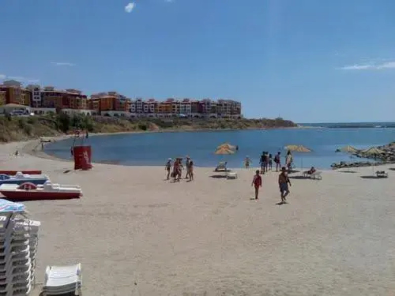 Quiet, relax and sand beach place with 4star service