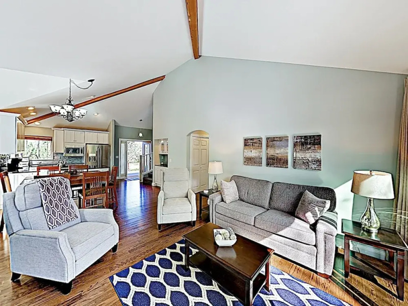 New Listing! Modern Townhome On Golf Course 3 Bedroom Townhouse