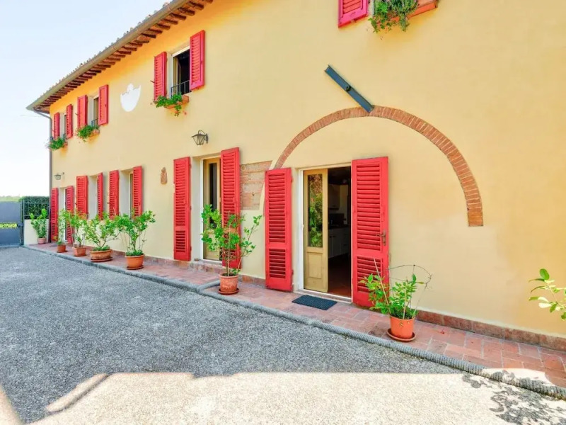 Hilltop Holiday Home in San Miniato with Hot Tub