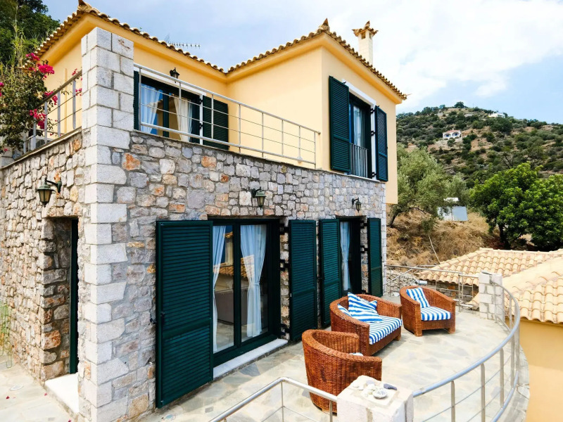 Serene Villa in Pera Melana near Sea