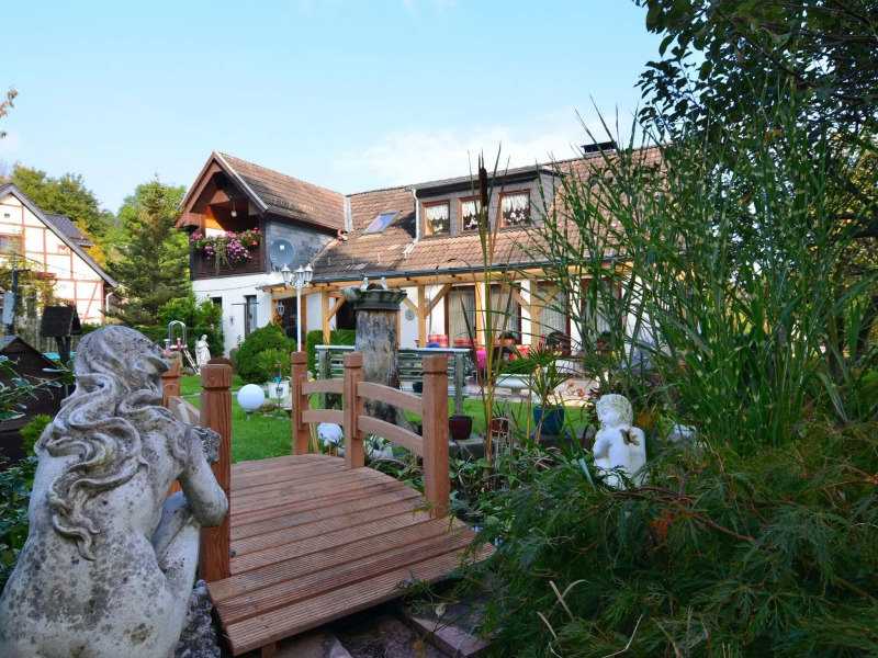 Gemutliches Ferienhaus mit Pool in Blankenburg