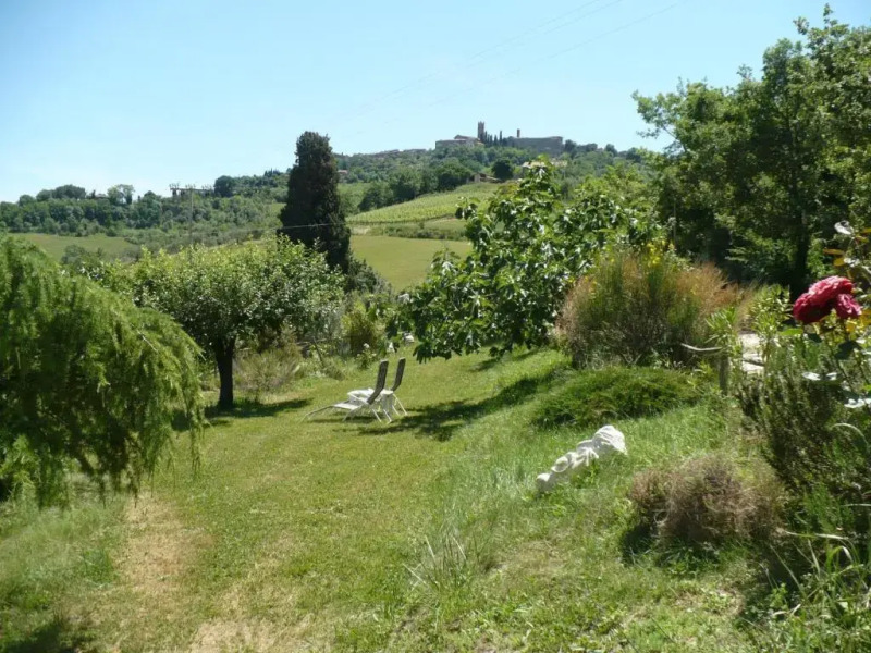 Villa with private swimming pool and garden in quiet area, panoramic views