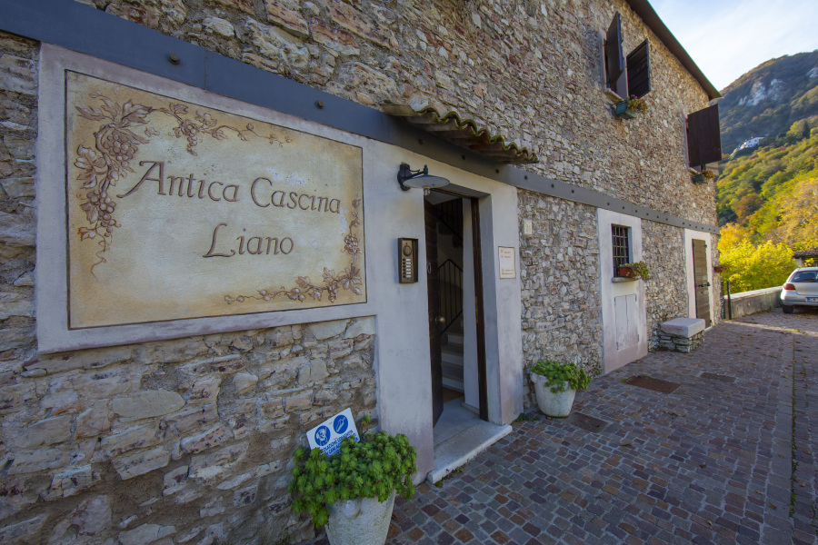 Liano Iris - Terrace & parking place