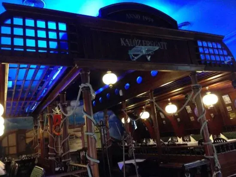 Kaloz Fregatt Panzio & Etterem