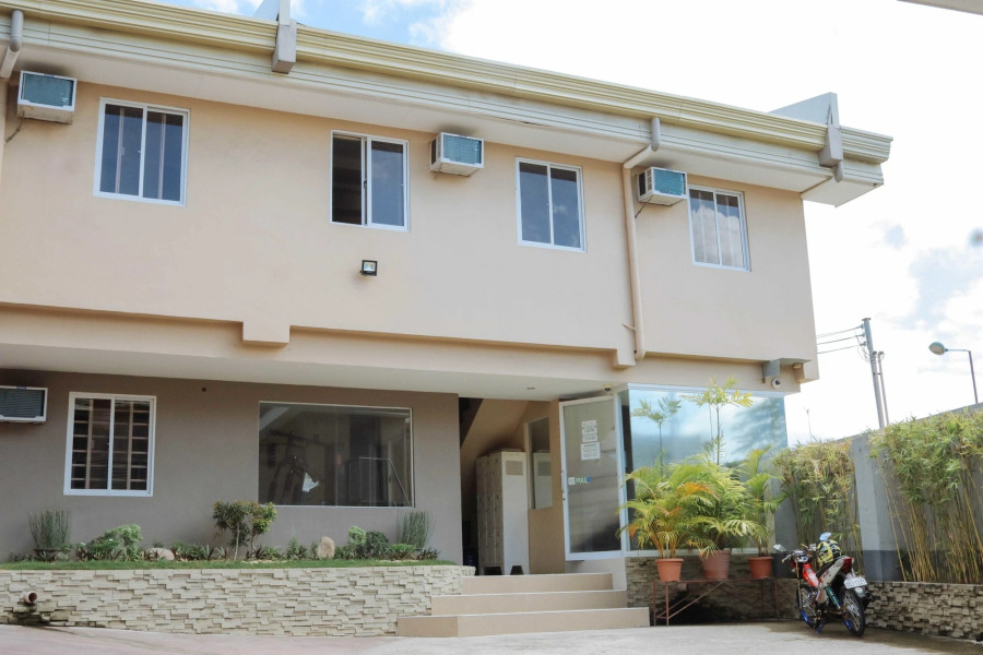 RedDoorz @ Grand Apartelle Hernan Cortes Cebu