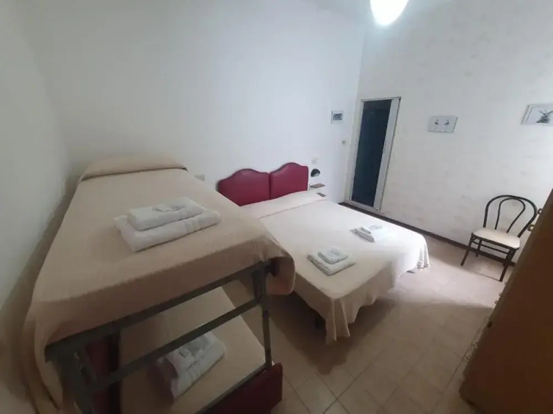 Hotel Young People Under 40