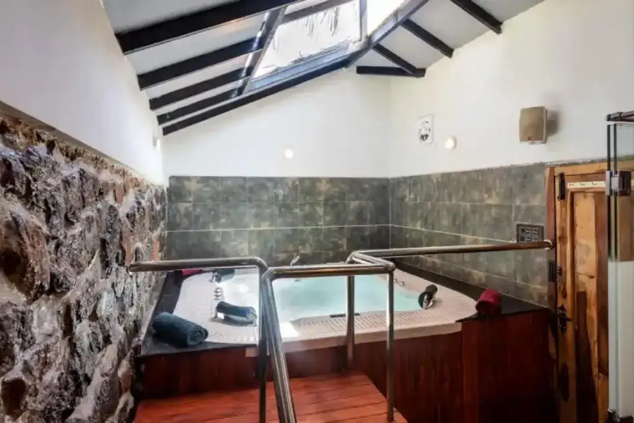 Castle Vintage VillageHouse 6BHK